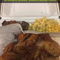 Chicken wings with mac & cheese and yams